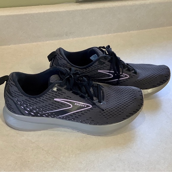 Brooks Shoes - Brooks Women's Black and Light Purple Running Shoes